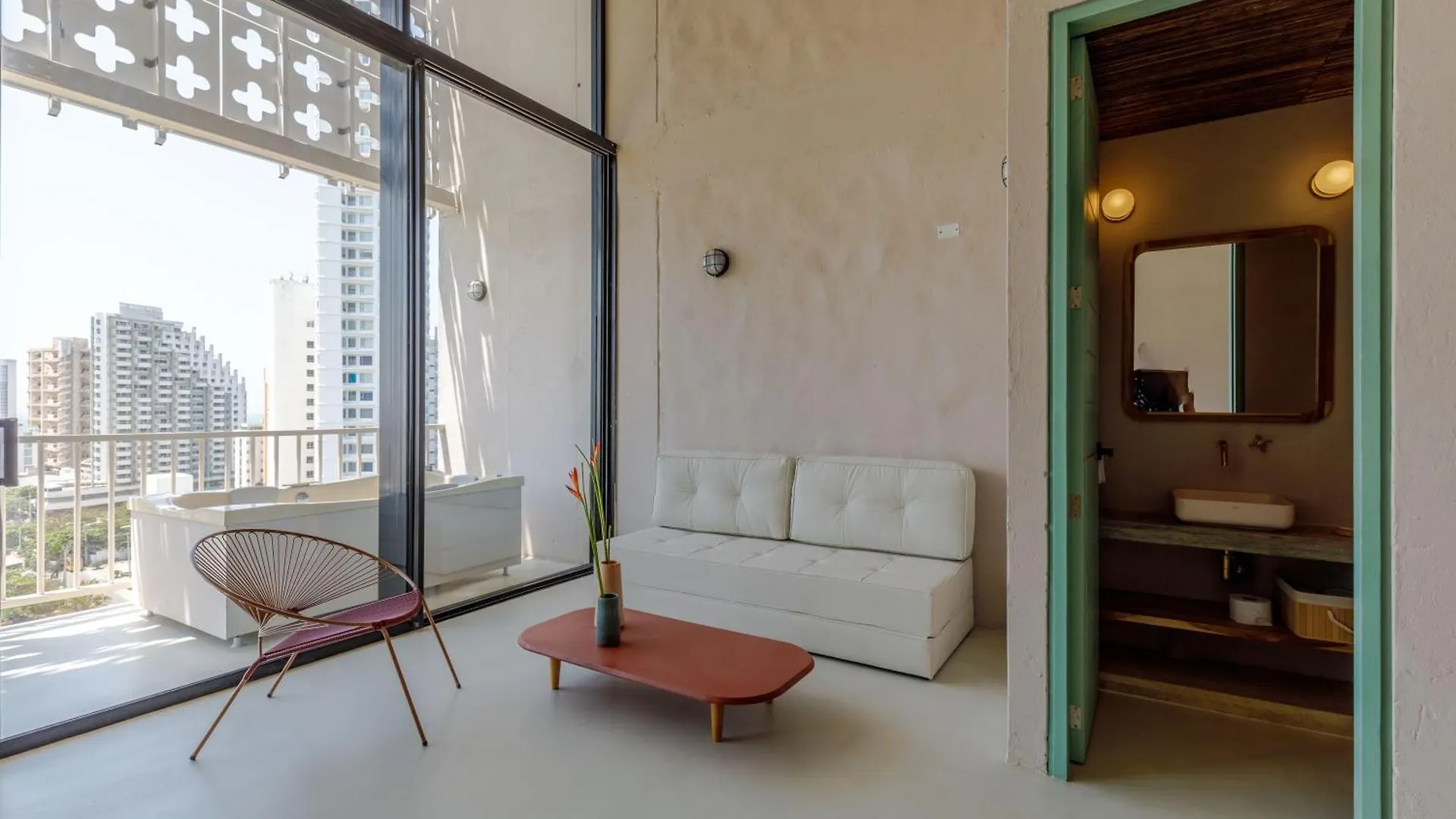 Bondo Estudio Cartagène 0*,  Colombie